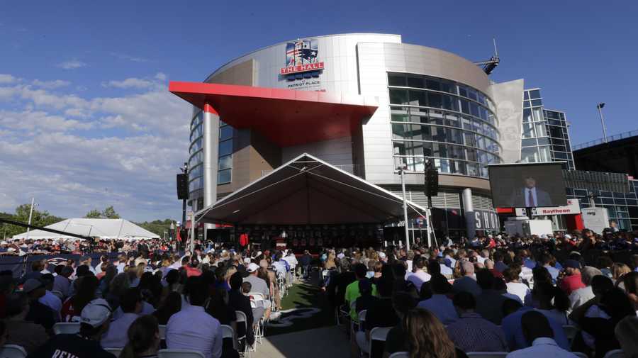 Man intercepted trying to steal Tom Brady jersey from Patriots Hall of  Fame, police say