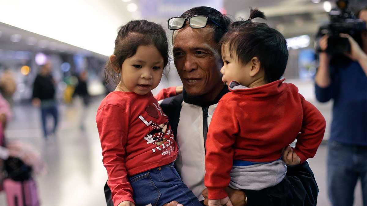 Cambodian refugee deported 2 years ago returns to US