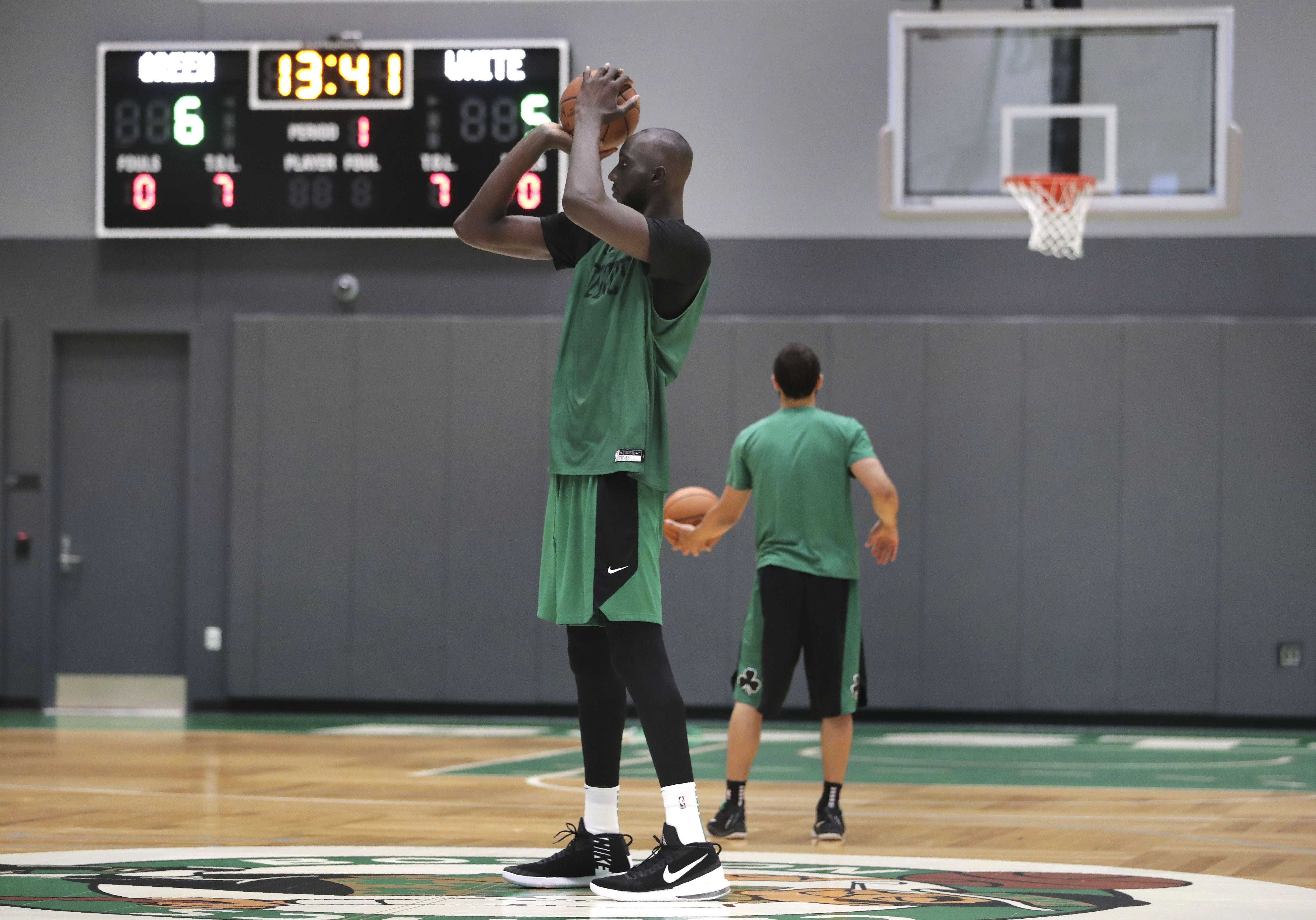 Tacko Fall's enormous shoe looks even 