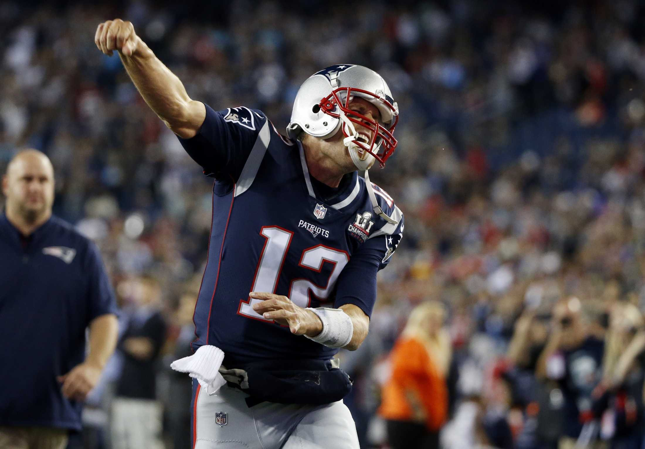 tom brady rainbow gloves