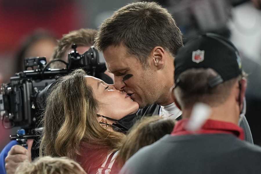 Tom Brady, Rob Gronkowski Recreated Beach Scene From Blockbuster