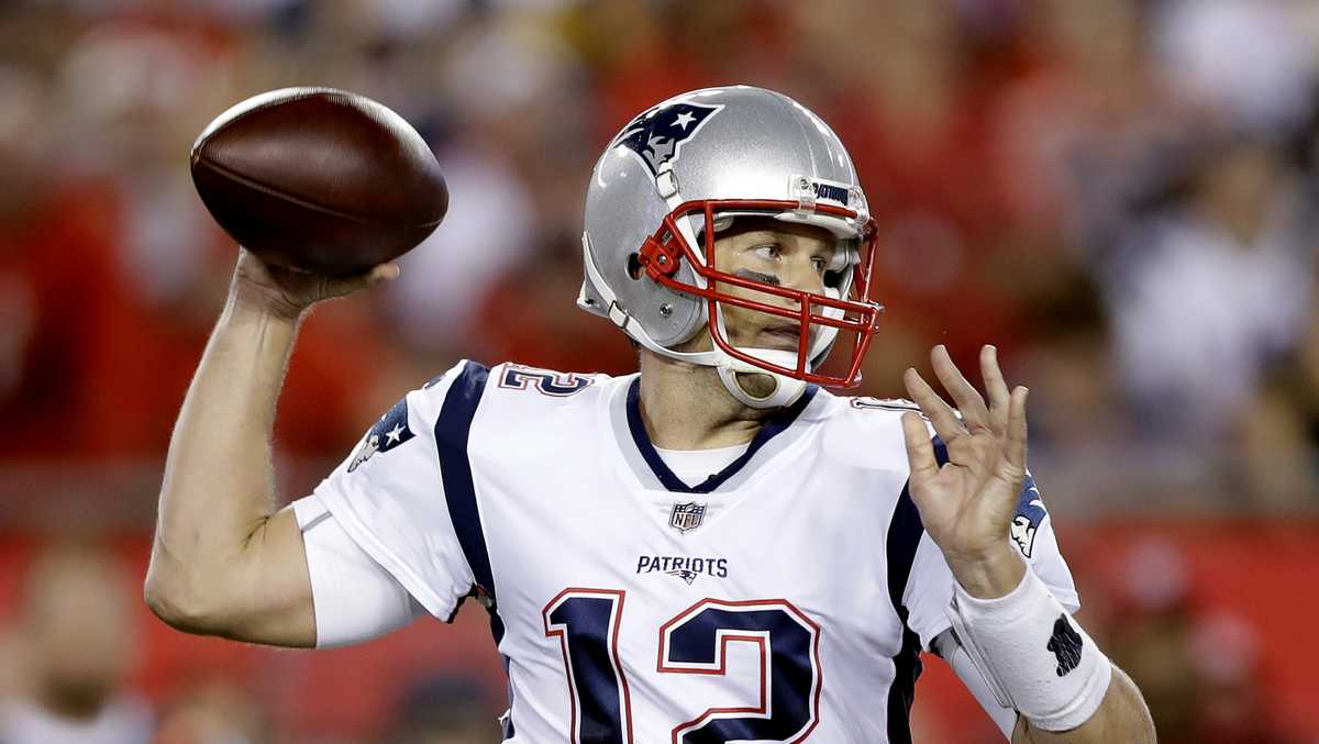 Brady throws for 303 yards, Patriots hold off Buccaneers