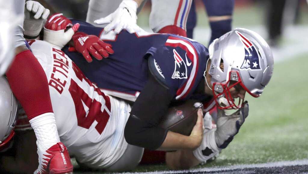 New England Patriots reach 60 after defense forces 4 turnovers
