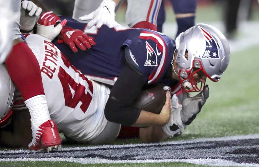 Julian Edelman's circus catch, other spectacular photos from Patriots win  over Giants