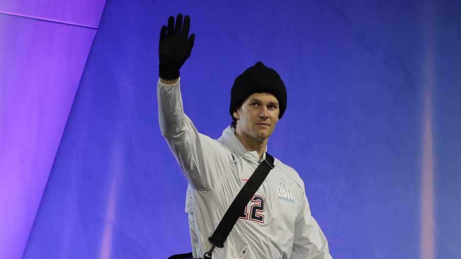 Tom Brady wearing gloves