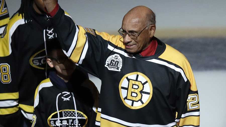 Former Boston Bruins' Willie O'Ree tips his hat as he is honored prior to the first period of an NHL hockey game against the Montreal Canadiens in Boston, Wednesday, Jan. 17, 2018. (AP Photo)