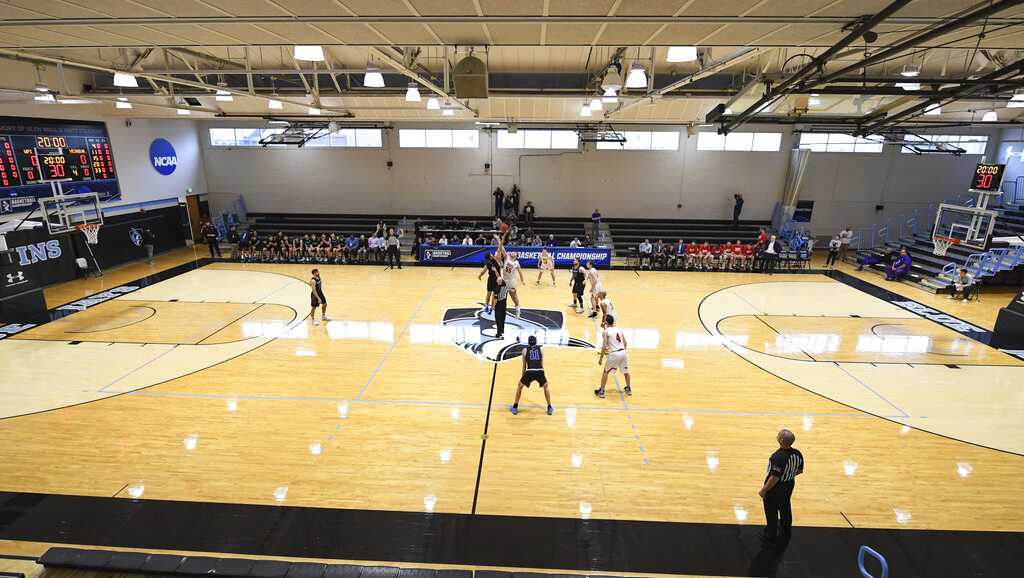 Worcester Ncaa Hoops Game Played In Empty Arena Because Of Coronavirus