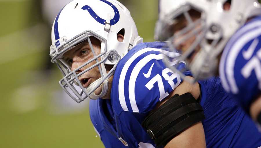 Indianapolis Colts center Ryan Kelly warms up before an NFL football game between the Indianapolis Colts and the Pittsburgh Steelers, Thursday, Nov. 24, 2016, in Indianapolis. (AP Photo/AJ Mast)