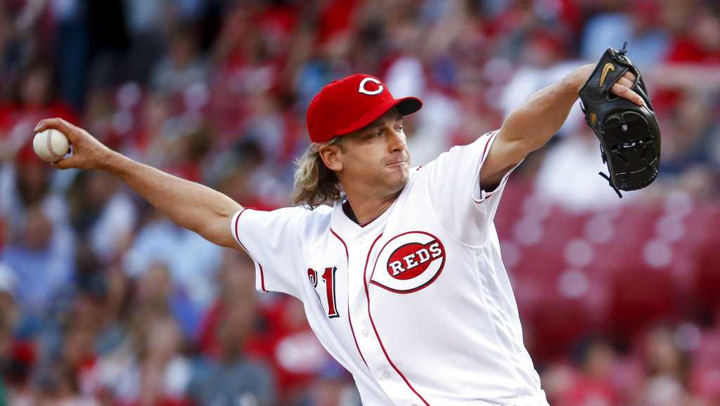 Bronson Arroyo's retirement ceremony included a custom Reds guitar and a  post-game concert