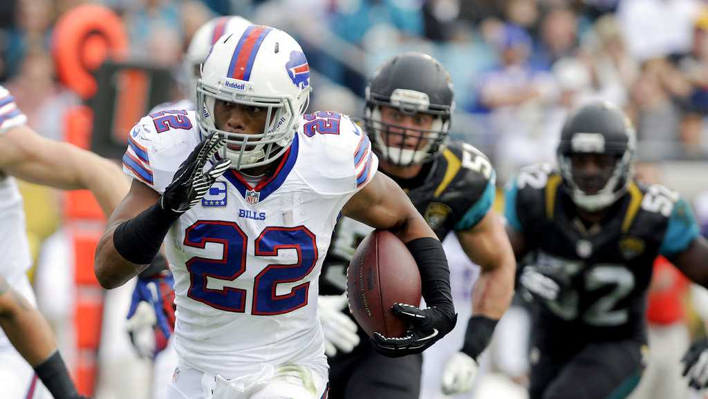 Former NFL running back Fred Jackson to host youth football camp