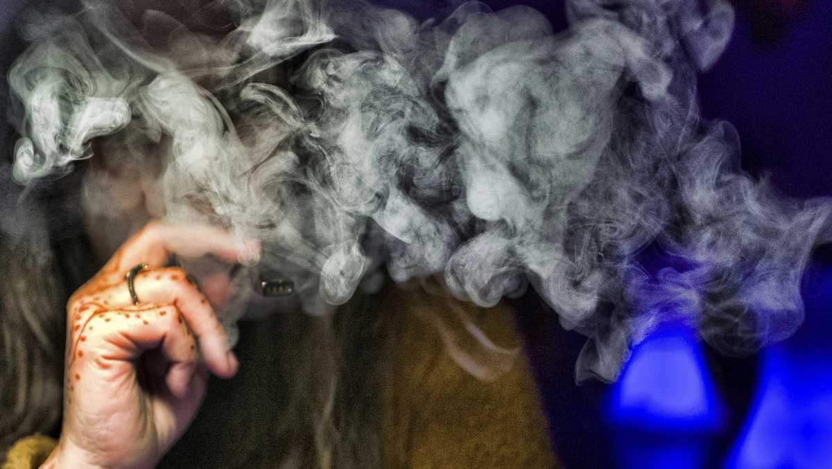 disposable vape pen how to How to Use a Weed Vape Pen for the First Time – venerafactory disposable vape pen how to How to Use a Weed Vape Pen for the First Time – venerafactory