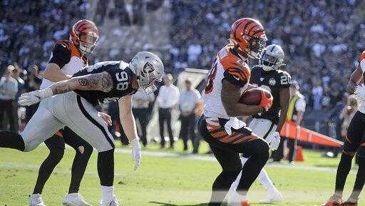 NFL Week 11: Bengals fall to 0-10 after loss to Raiders