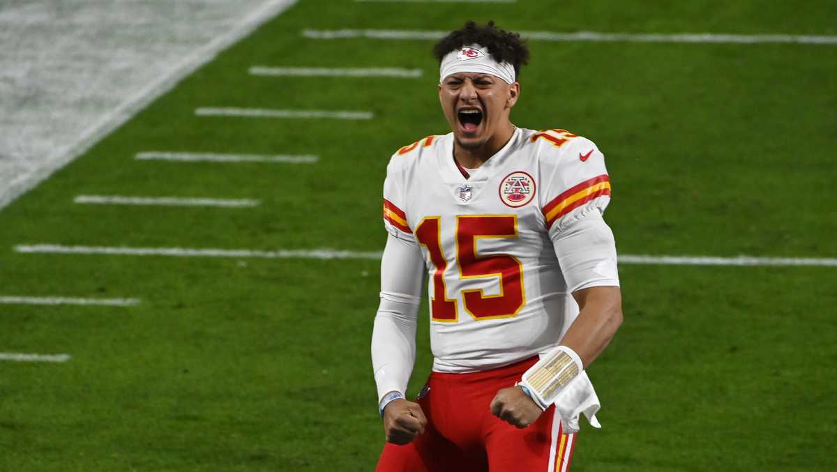 VIDEO: Patrick Mahomes Pulls Off Ridiculous Touchdown to Complete Chiefs'  First-Half Comeback