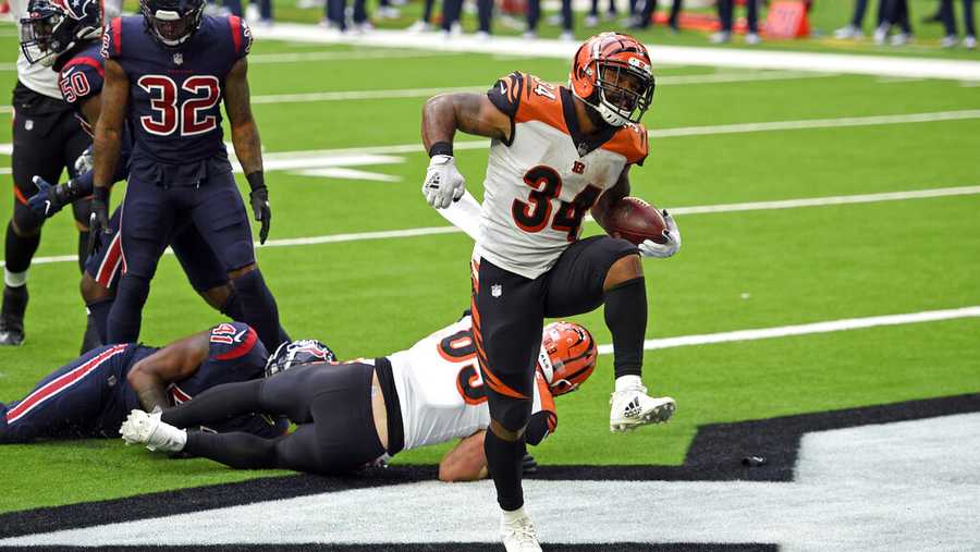 Cincinnati Bengals running back Samaje Perine (34) celebrates after running for a touchdown against the Houston Texans during the second half of an NFL football game Sunday, Dec. 27, 2020, in Houston. (AP Photo/Eric Christian Smith)