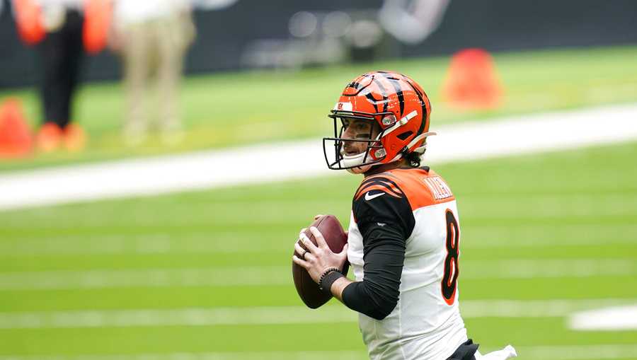 Cincinnati Bengals quarterback Brandon Allen passes the ball during