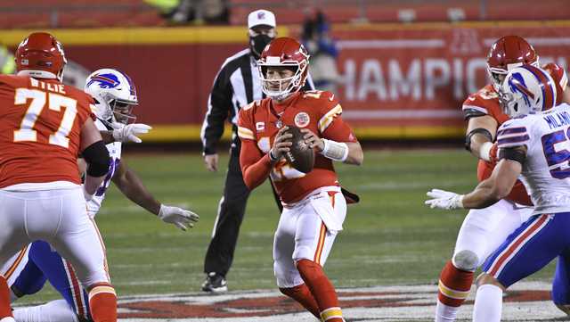 Rain, lightning delay Chiefs-Bills game for over an hour 