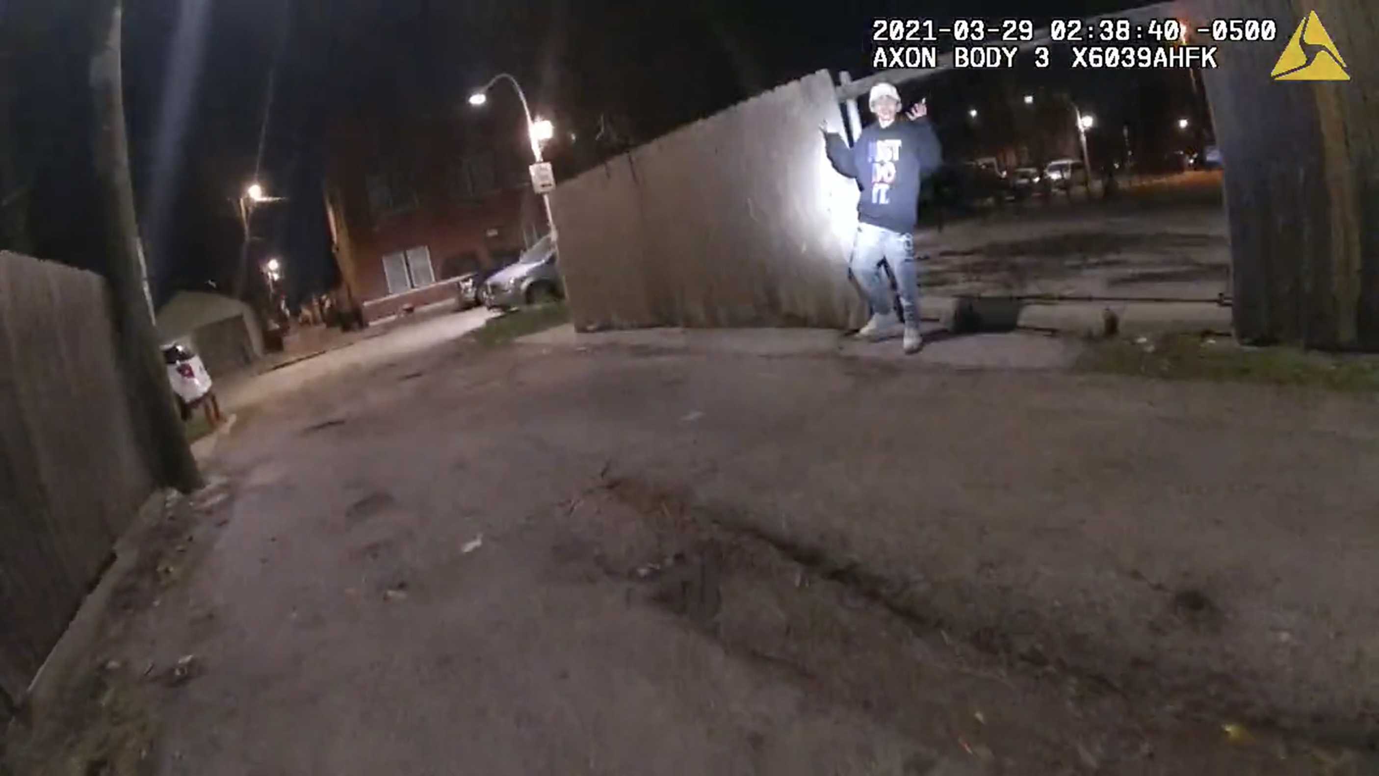 The death of a Chicago 13-year-old is putting focus on split-second police decisions - Vimarsana News