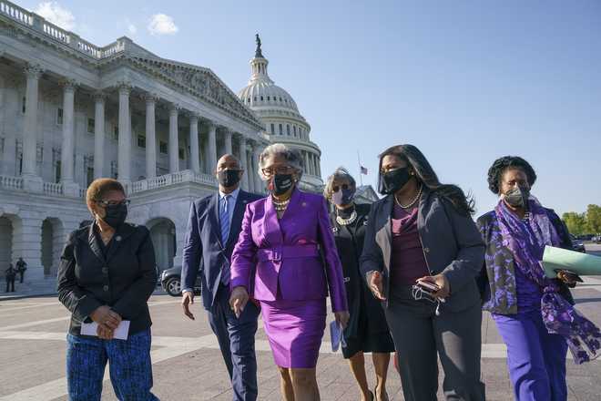 Members&#x20;of&#x20;the&#x20;Congressional&#x20;Black&#x20;Caucus&#x20;walk&#x20;to&#x20;make&#x20;a&#x20;make&#x20;a&#x20;statement&#x20;on&#x20;the&#x20;verdict&#x20;in&#x20;the&#x20;murder&#x20;trial&#x20;of&#x20;former&#x20;Minneapolis&#x20;police&#x20;Officer&#x20;Derek&#x20;Chauvin&#x20;in&#x20;the&#x20;death&#x20;of&#x20;George&#x20;Floyd,&#x20;on&#x20;Capitol&#x20;Hill&#x20;in&#x20;Washington,&#x20;Tuesday,&#x20;April&#x20;20,&#x20;2021.&#x20;From&#x20;left&#x20;are&#x20;Rep.&#x20;Karen&#x20;Bass,&#x20;D-Calif.,&#x20;Rep.&#x20;Andre&#x20;Carson,&#x20;D-Ind.&#x20;Rep.&#x20;Joyce&#x20;Beatty,&#x20;D-Ohio,&#x20;chair&#x20;of&#x20;the&#x20;Congressional&#x20;Black&#x20;Caucus,&#x20;Rep.&#x20;Brenda&#x20;Lawrence,&#x20;D-Mich.,&#x20;Rep.&#x20;Cori&#x20;Bush,&#x20;D-Mo.,&#x20;and&#x20;Rep.&#x20;Sheila&#x20;Jackson&#x20;Lee,&#x20;D-Tex.