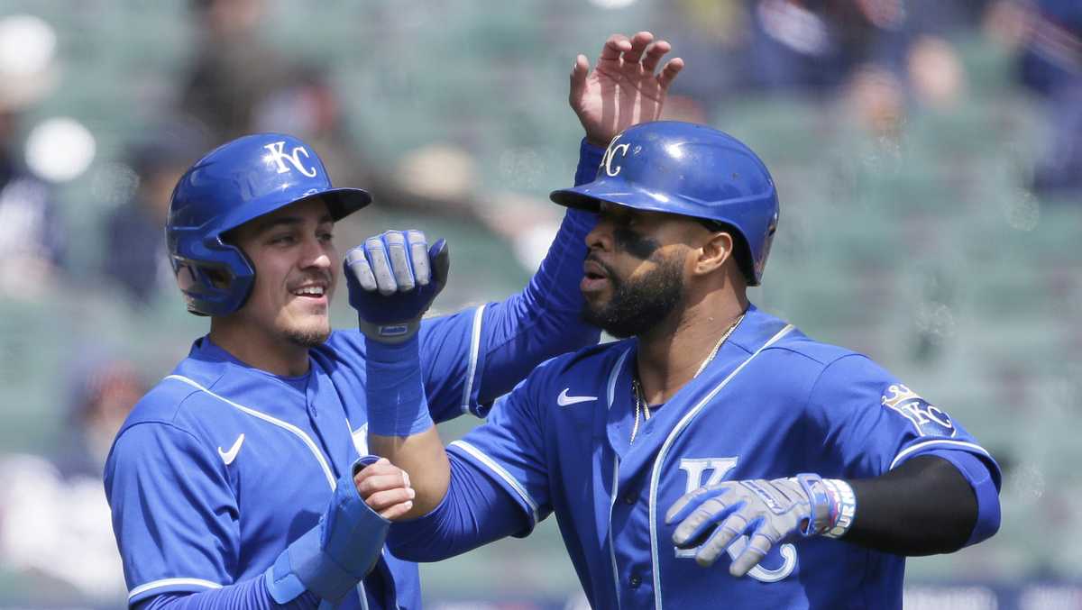 AL-Central leading Royals beat Tigers, complete sweep