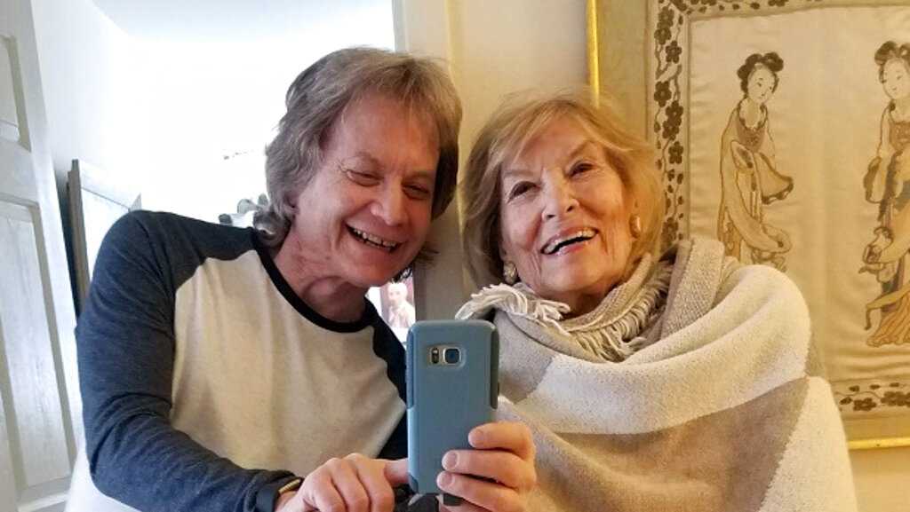 'It's the ultimate gift': Vaccines are allowing for sweet in-person Mother's Day reunions - Vimarsana News
