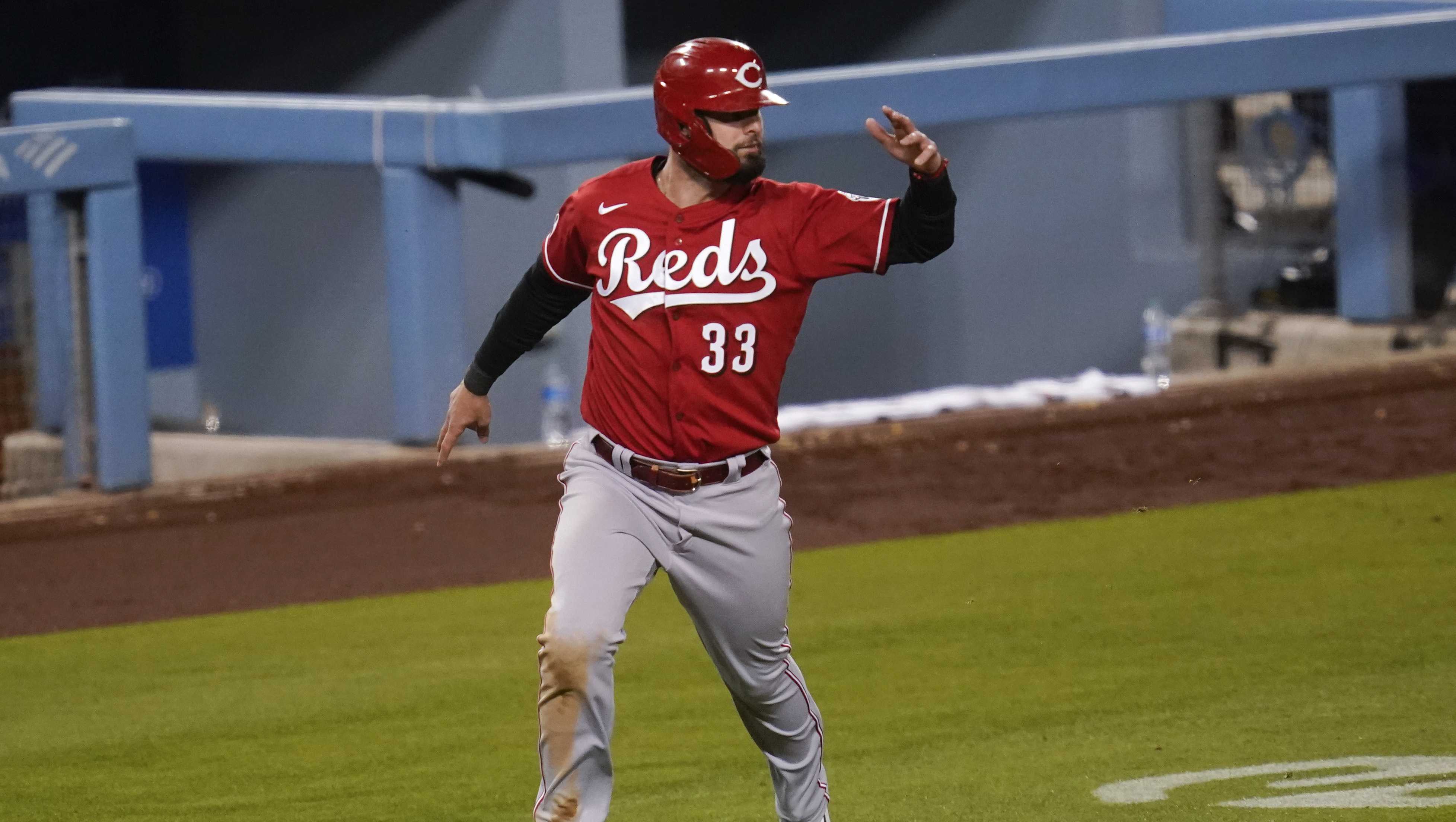 Votto, Winker lead Reds to 6-5 win over scuffling Dodgers - Vimarsana News