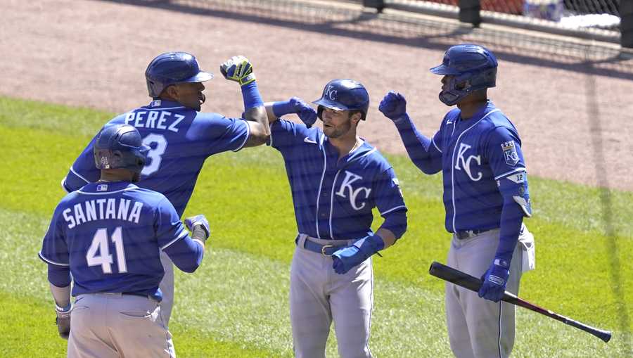 White Sox and Royals split doubleheader