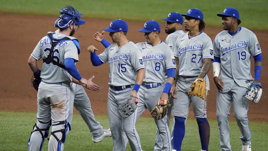 Kansas City Royals end Rays' 11-game win streak with 2-1 victory
