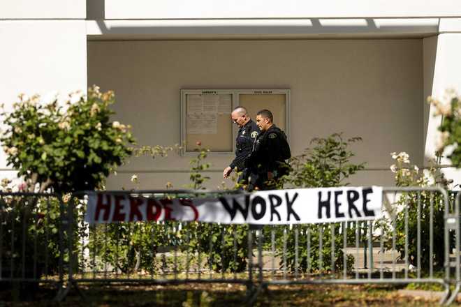 Law&#x20;enforcement&#x20;officers&#x20;respond&#x20;to&#x20;the&#x20;scene&#x20;of&#x20;a&#x20;shooting&#x20;at&#x20;a&#x20;Santa&#x20;Clara&#x20;Valley&#x20;Transportation&#x20;Authority&#x20;&#x28;VTA&#x29;&#x20;facility&#x20;on&#x20;Wednesday,&#x20;May&#x20;26,&#x20;2021,&#x20;in&#x20;San&#x20;Jose,&#x20;Calif.