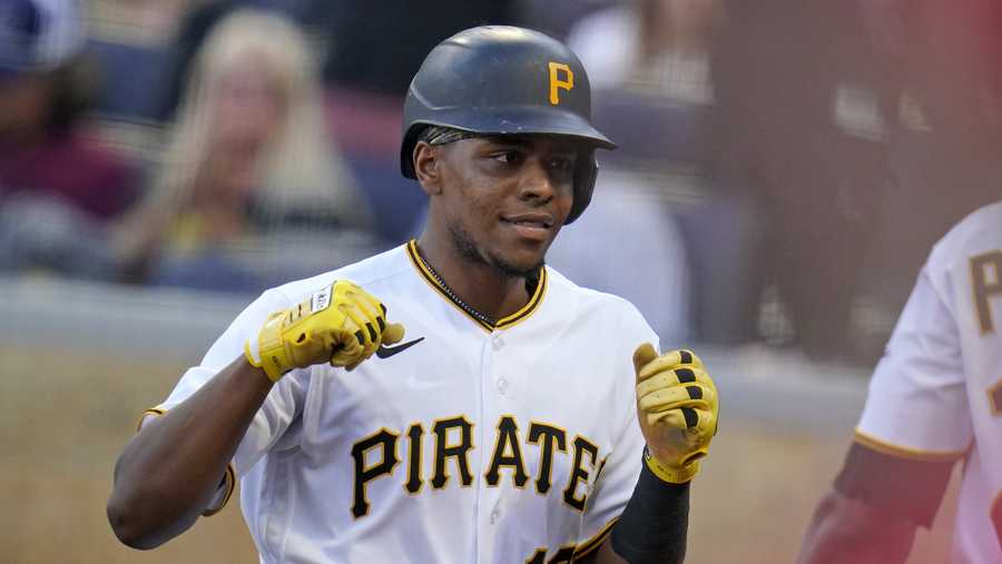 Oops! Pirates' Hayes loses homer after missing first base