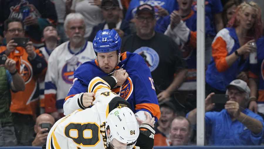 Barzal Scores Late Islanders Beat Bruins 4 1 In Game 4