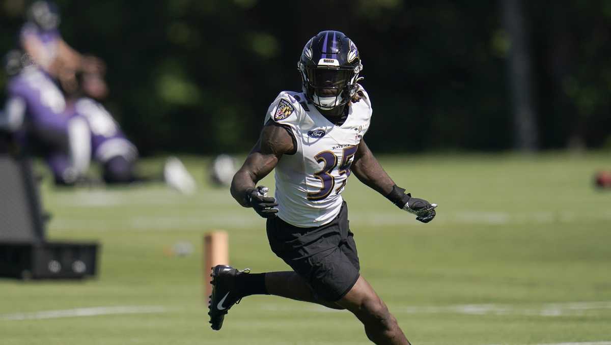 Baltimore Ravens running back Gus Edwards runs with the ball during News  Photo - Getty Images