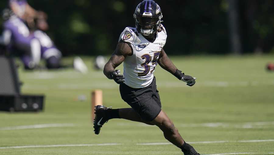 Ravens' Gus Edwards tests positive for COVID-19, ESPN reports