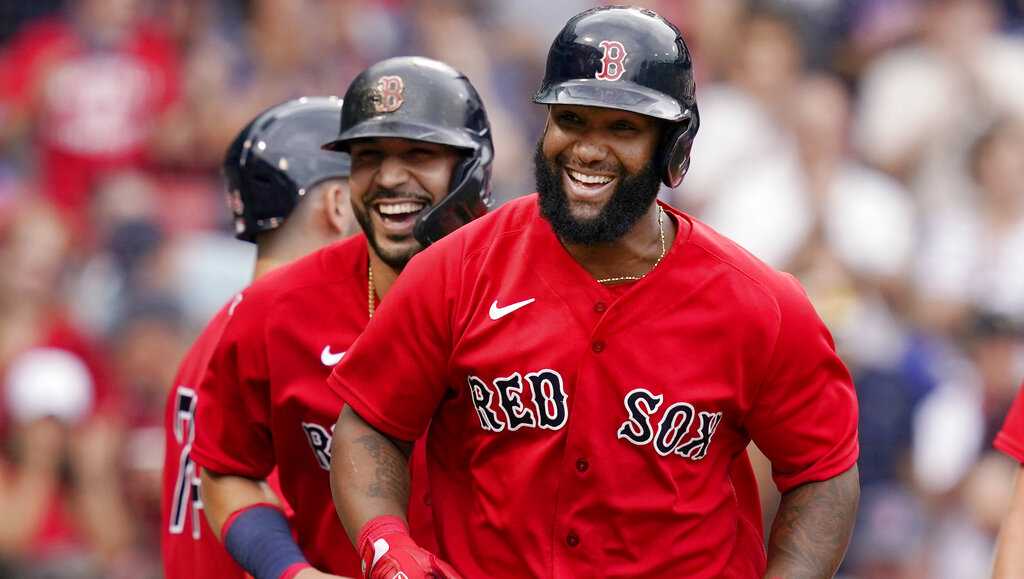 Marwin Gonzalez completes Boston Red Sox sweep of Yankees with
