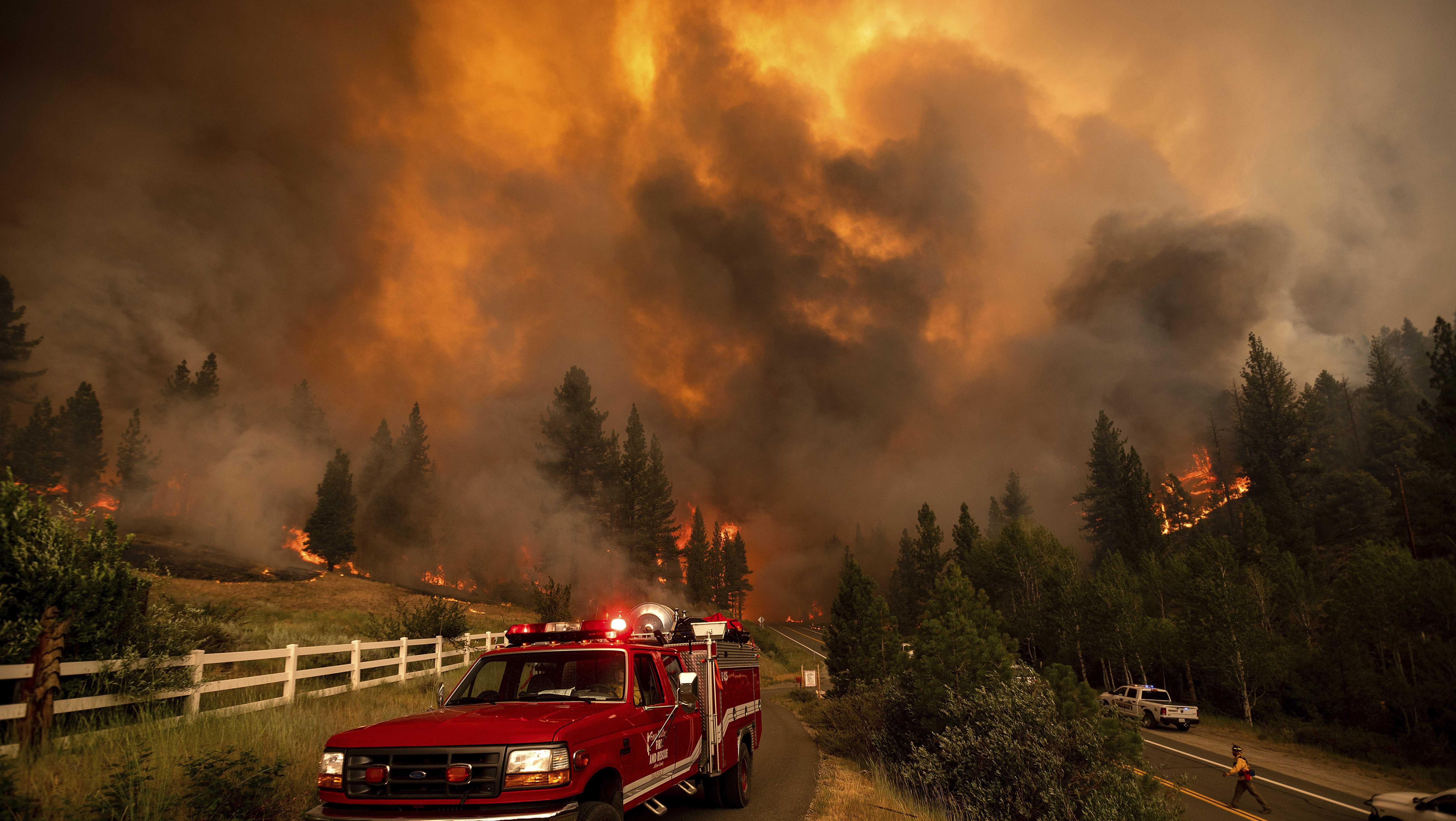 Oregon wildfire grows, multiple blazes burn across western US - Vimarsana News