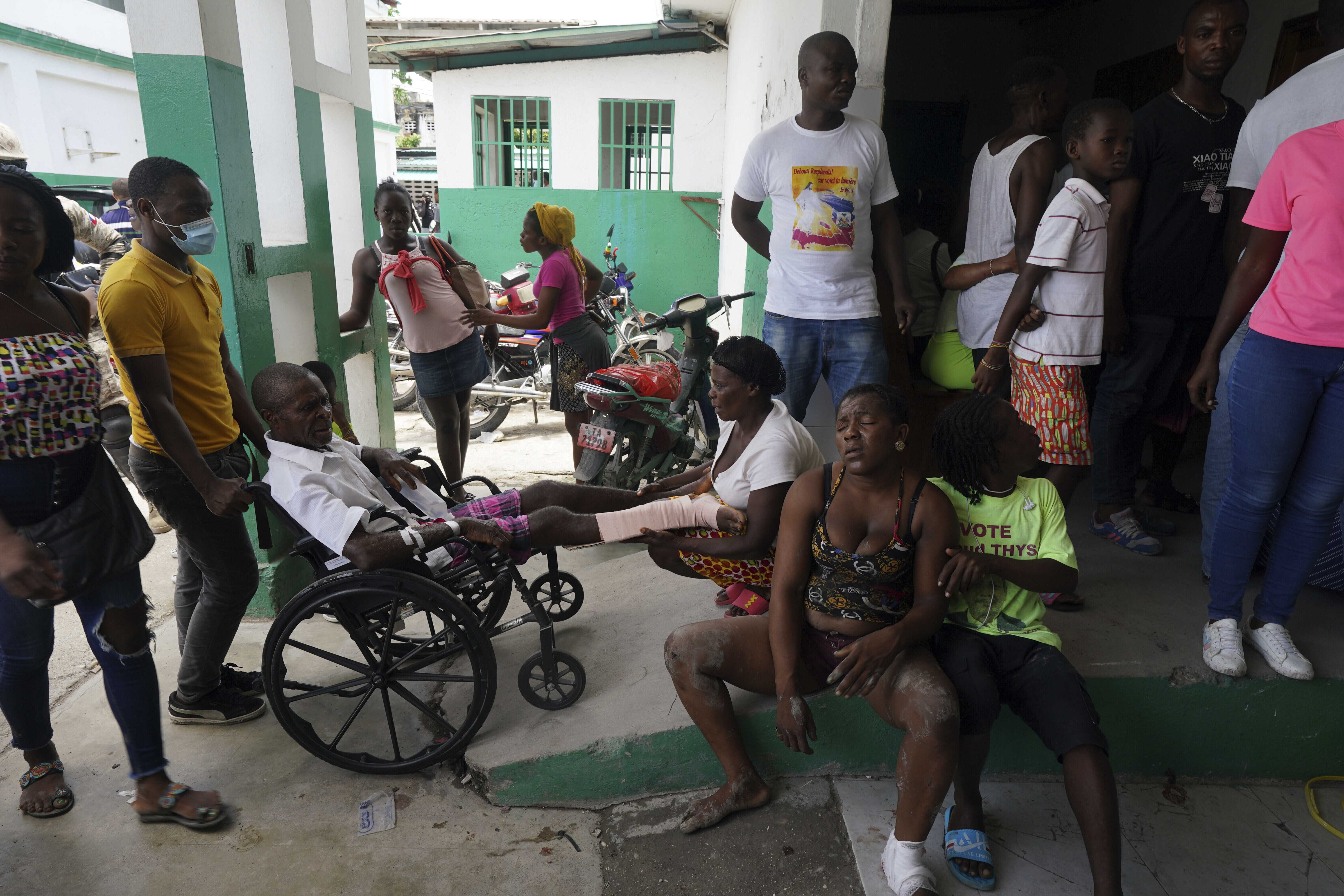 Desperation And Pressure For Aid Increase In Haiti After Earthquake As ...