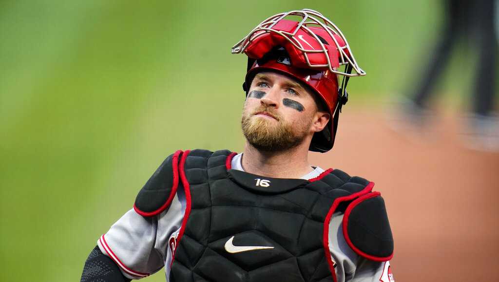 Cincinnati Reds trade Tucker Barnhart to Detroit Tigers