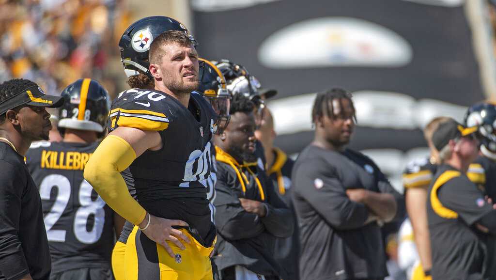 Pittsburgh Steelers outside linebacker T.J. Watt (90) sacks Cincinnati  Bengals quarterback Andy …