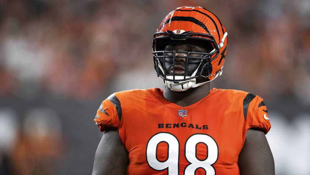 Bengals move DJ Reader off injury list, elevate 2 players for Steelers game