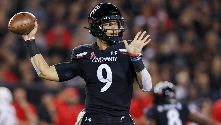 Cincinnati quarterback Desmond Ridder (9) throws a pass during the first half of an NCAA college football game against Temple, Friday, Oct. 8, 2021, in Cincinnati. (AP Photo/Aaron Doster)