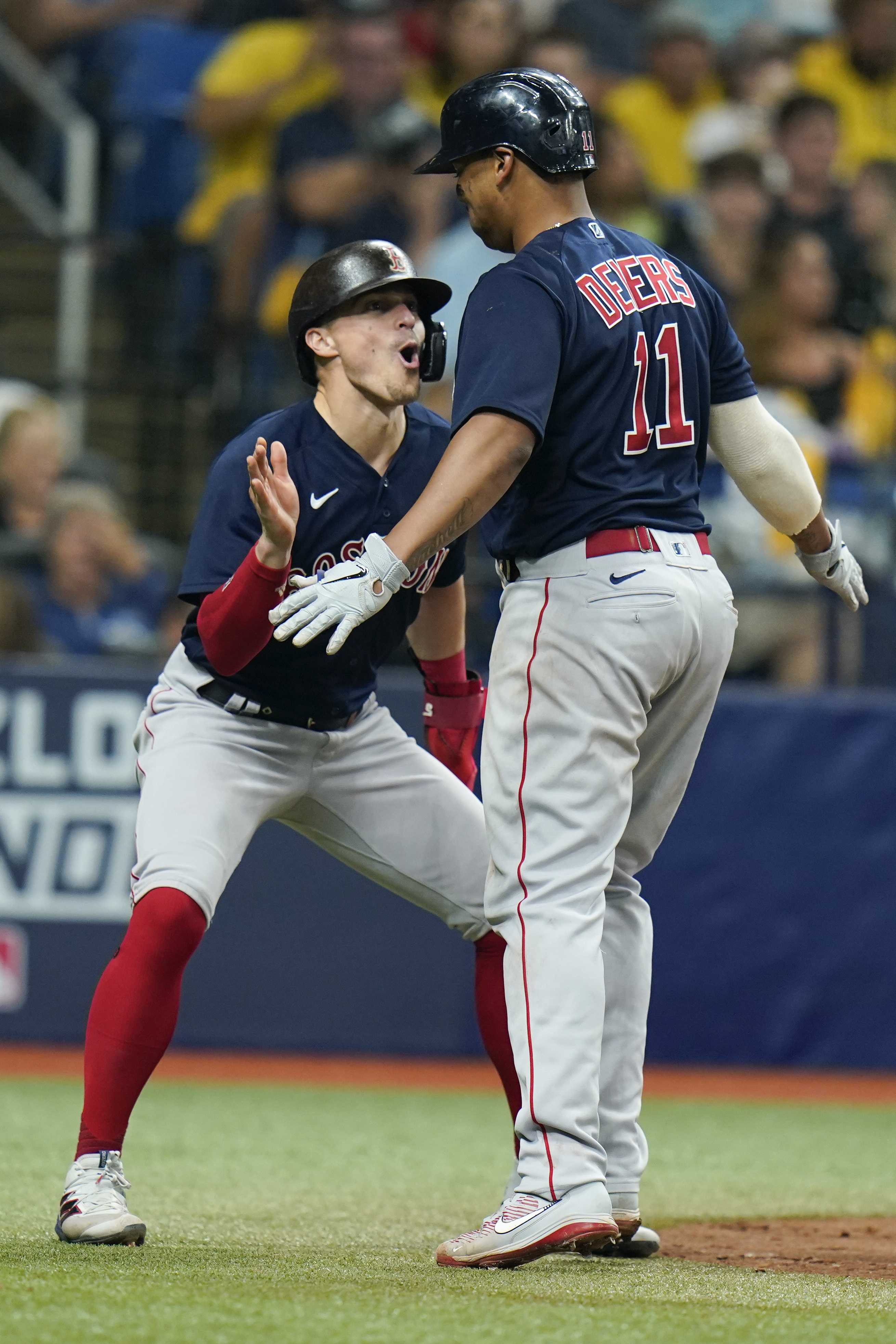 ALDS: Randy Arozarena steals home, hits HR as Rays top Red Sox