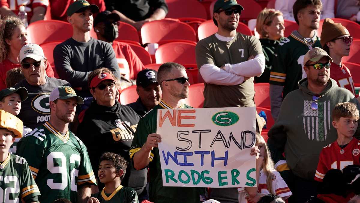 N.F.L. Fines Green Bay Packers and Aaron Rodgers for Covid Violations - The  New York Times