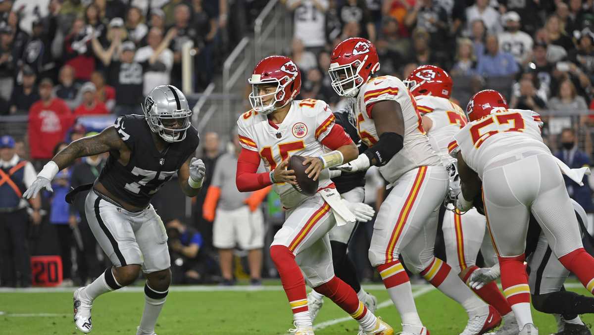 Mahomes' 5 TD passes lead Chiefs past Raiders 41-14