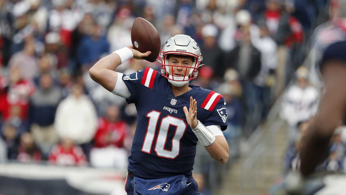 FOXBOROUGH, MA - NOVEMBER 14: New England Patriots quarterback Mac