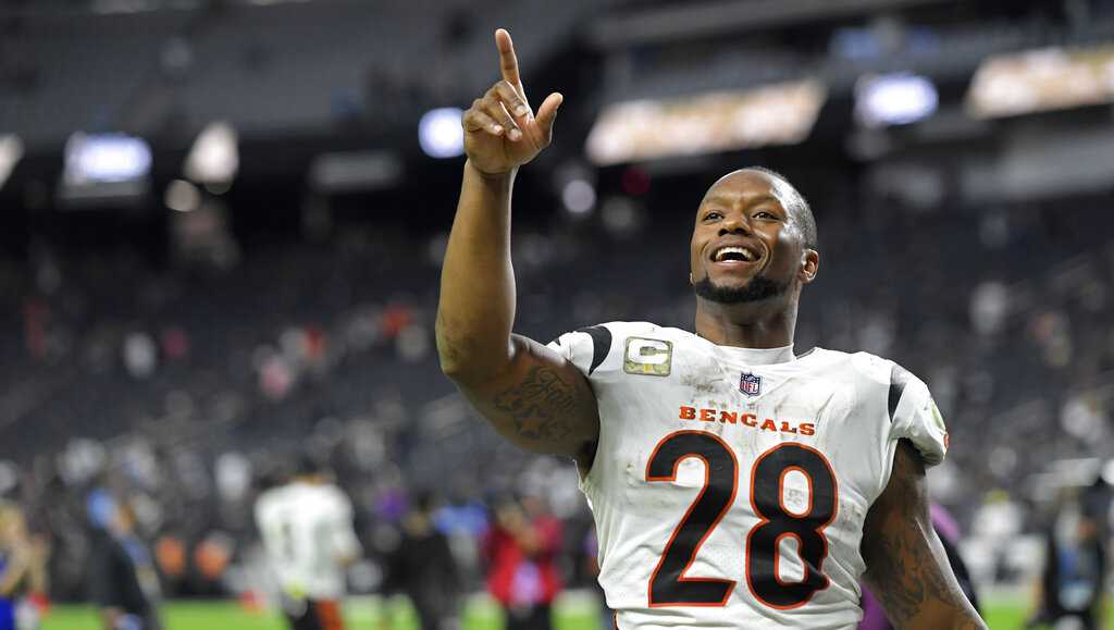 Cincinnati Bengals defeat the Las Vegas Raiders 32-13 behind Joe Mixon's  two touchdowns