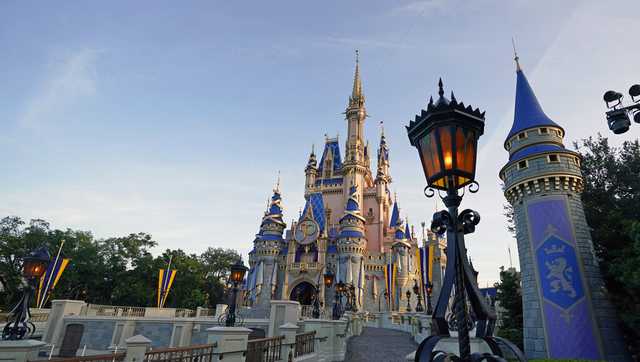Disney pauses COVID-19 vaccine mandate in Florida - Vimarsana News