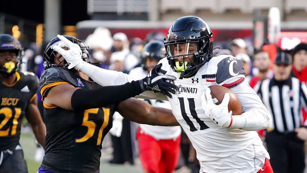 Cincinnati Bearcats climb to No. 21 spot in AP College Football Poll