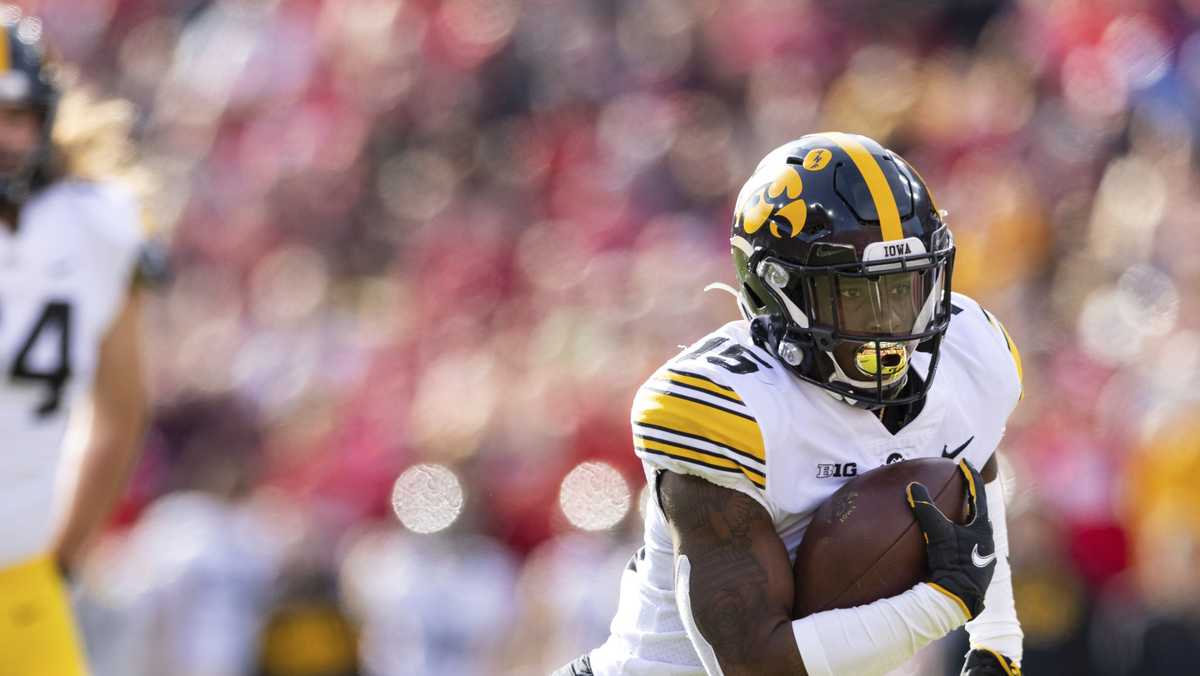 One of Iowa's top players won't play in bowl game