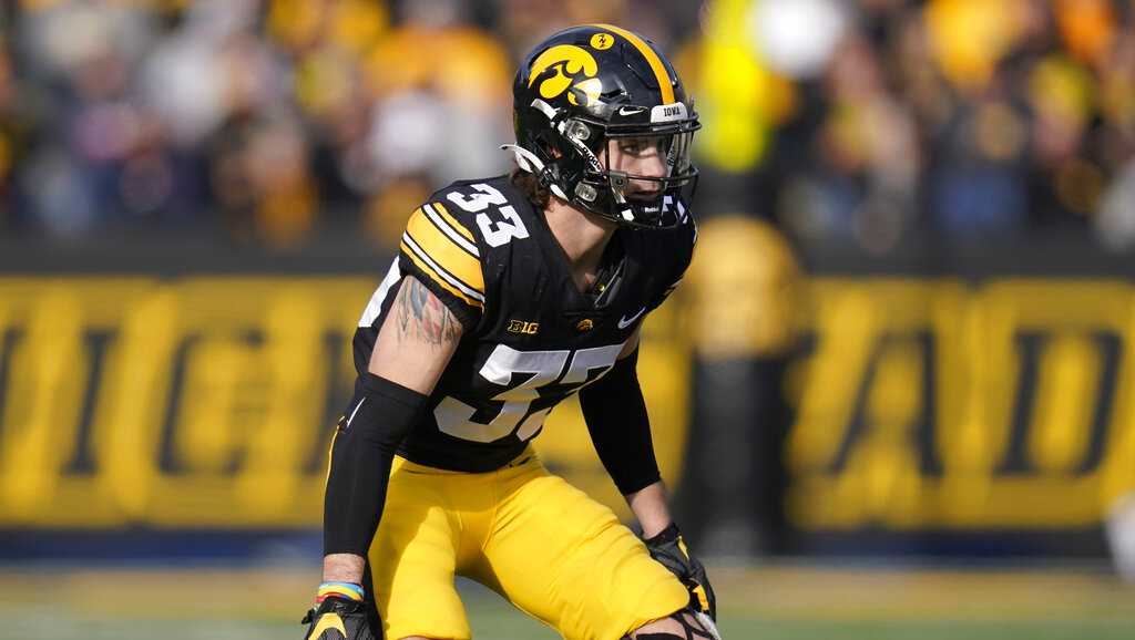 Iowa's Riley Moss to return for 2022 season