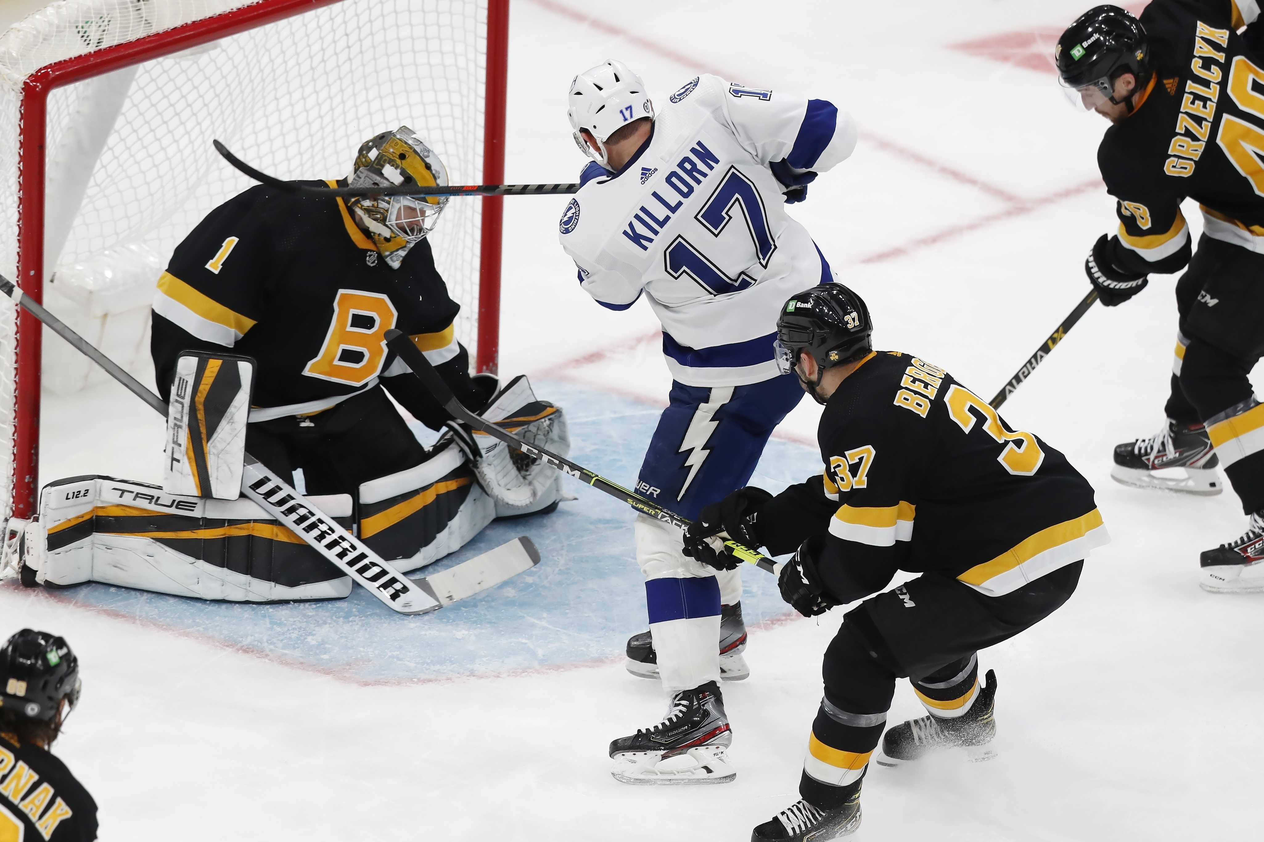 Canucks Beat Bruins 2-1 In Shootout