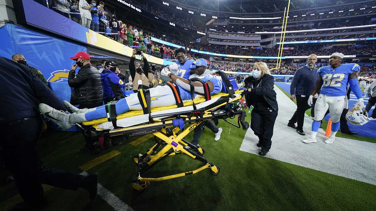 Chargers Parham stretcher injury Chiefs Kansas City Los Angeles